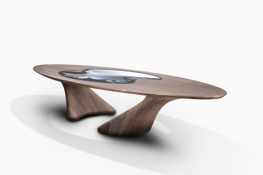 W blacie owalnego stołu z kolekcji UltraStellar...