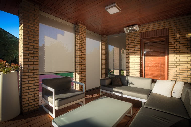 Rolety zewnętrzne typu screen nie zasłaniają...