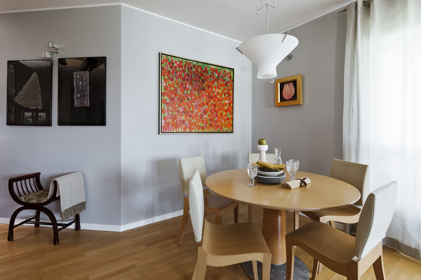 - Nad stołem niedługo zawiśnie nowa lampa. Nie...