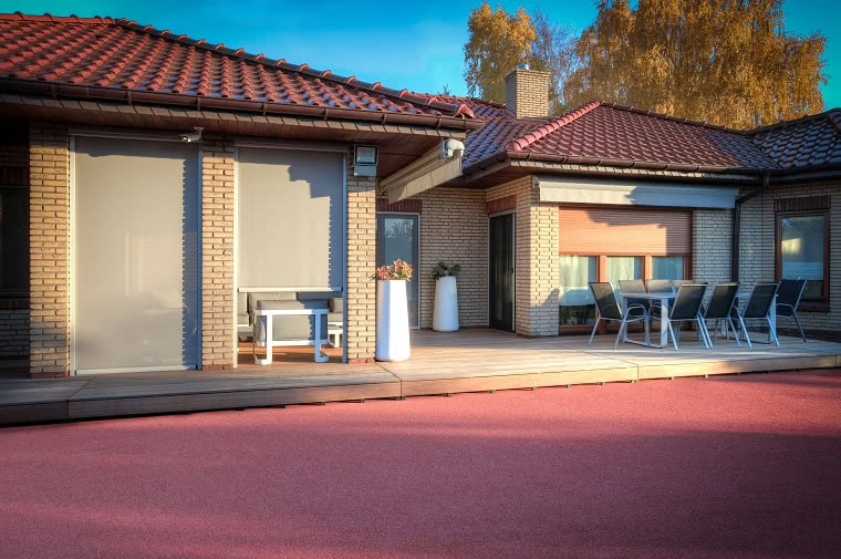 Rolety screenowe pasują do budynków w różnych...