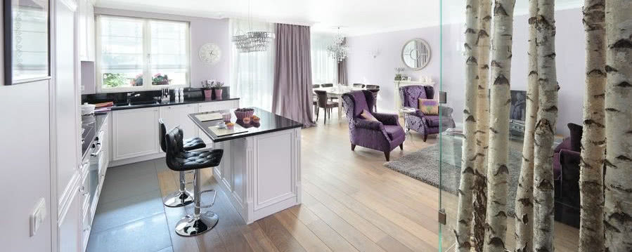 Fiolety, róż i szarości - mieszkanie w stylu angielskim