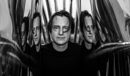 Stworzył najlżejsze krzesło świata! Kim jest i co projektuje Oskar Zięta?