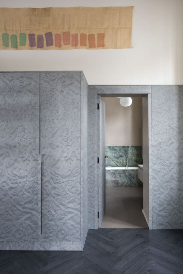 wejście do łazienki