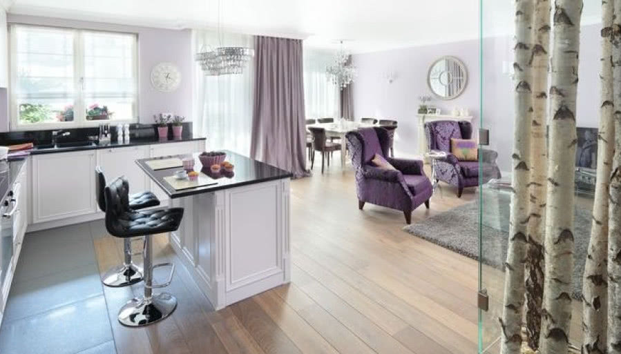 Fiolety, róż i szarości - mieszkanie w stylu angielskim