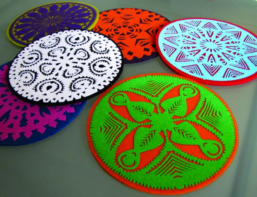 Podkładki filcowe wspaniale dekorują stół, na...