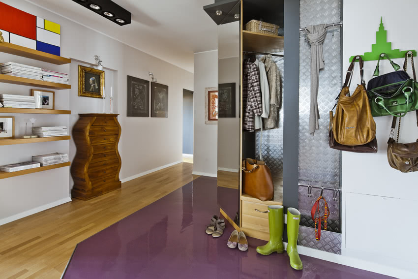 - Do niedawna na podłodze w holu były płytki,...