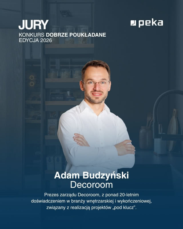 Adam Budzyński, prezes zarządu Decoroom i juror konkursu PEKA Dobrze Poukładane 2026, na grafice prezentującej skład jury.