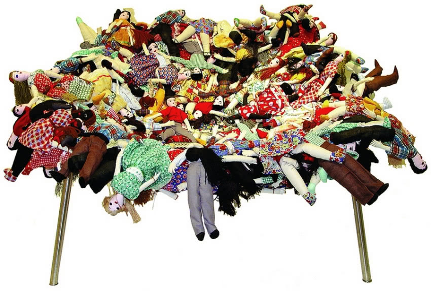 Fotel wyściełany szmacianymi lalkami, Fernando i...