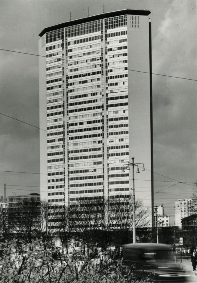 Wieżowiec Pirelli w Mediolanie, proj.  Gio Ponti, fot. Paolo Monti