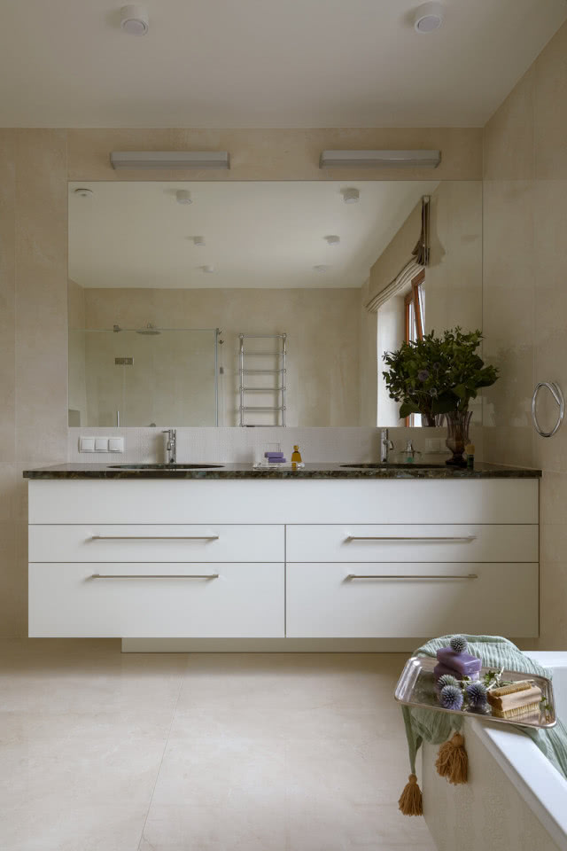 Łazienka stylowa w jasnym kolorze