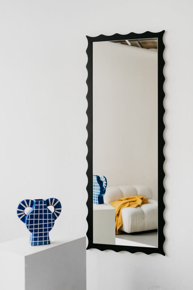 Lustro na ścianę w zgodzie z trendami - co będzie królować we wnętrzach w 2026 roku?