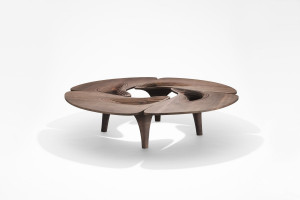 Stół z kolekcji UltraSteller, design Zaha Hadid
