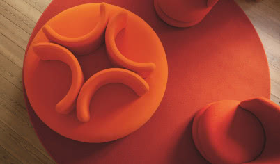 Kultowy mebel, który wyprzedził epokę. Poznajcie sofę Easy!