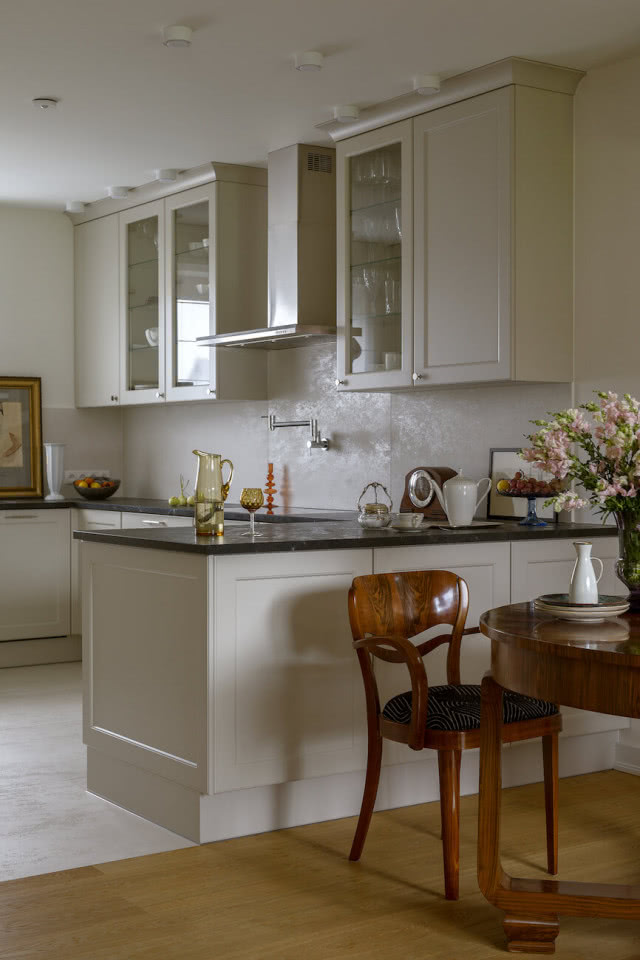 Jasnokremowe meble w kuchni