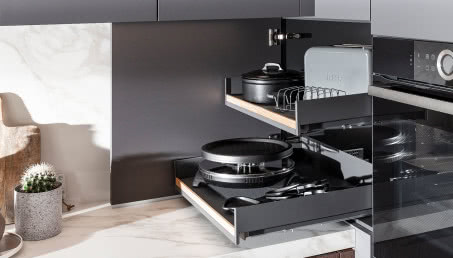 Jakie rozwiązania będą najlepsze w kwestii przechowywania w szafkach sprzętów AGD?