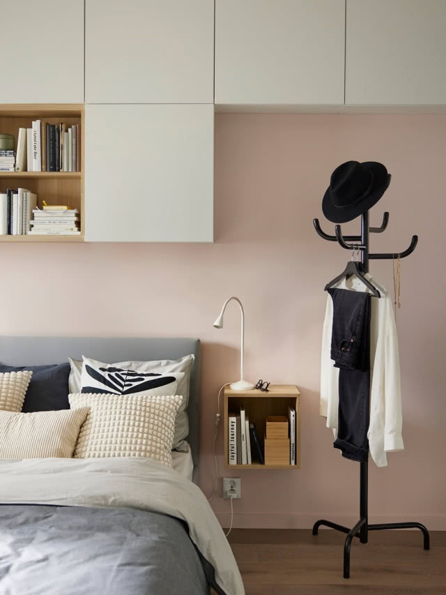 wieszak, podwieszane stoliki nocne