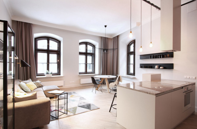 Oryginalne okna praskiej kamienicy