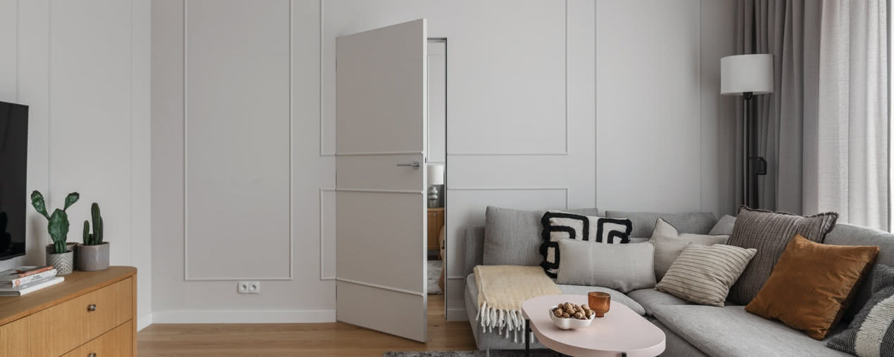 Jak rozjaśnić ciemne wnętrze? Odkryj sprawdzone sposoby architektów!