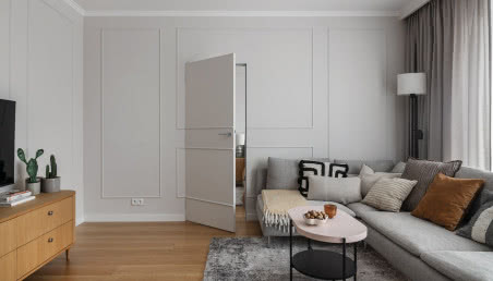 Jak rozjaśnić ciemne wnętrze? Odkryj sprawdzone sposoby architektów!