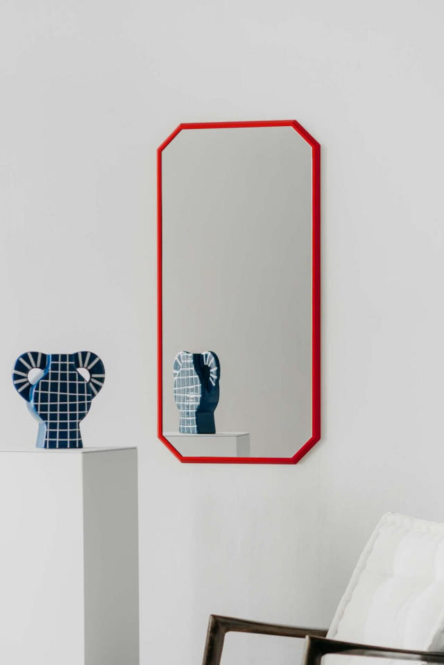 Lustro na ścianę w zgodzie z trendami - co będzie królować we wnętrzach w 2026 roku?