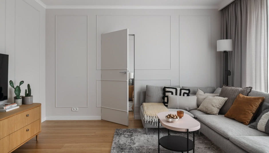 Jak rozjaśnić ciemne wnętrze? Odkryj sprawdzone sposoby architektów!