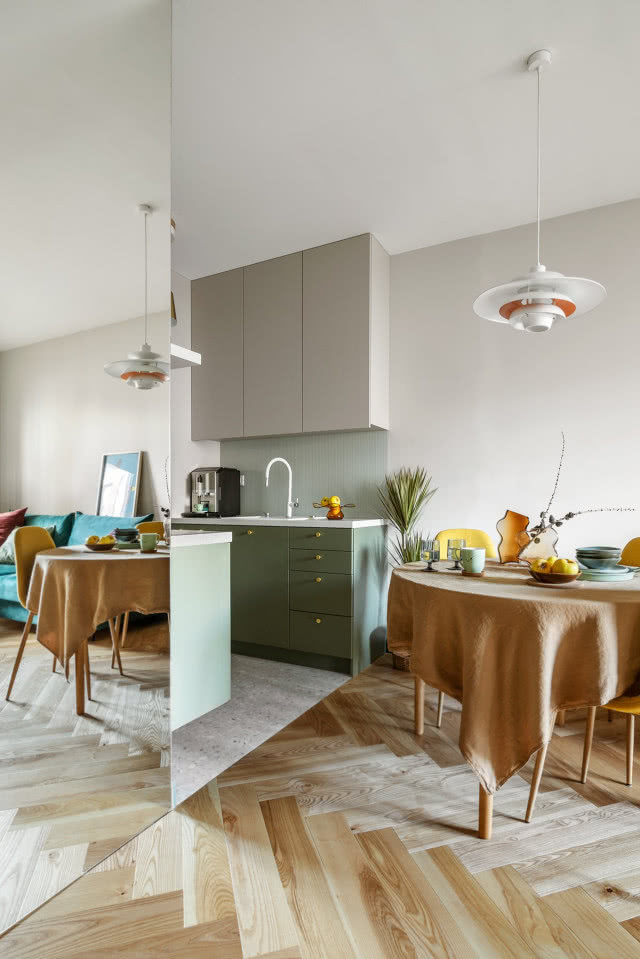 Lustro w kuchni i w salonie