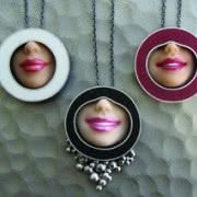 Doniczki z plastikowych figurek dinozaurów,...