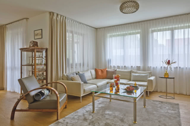 Stylowy salon i antyczne meble