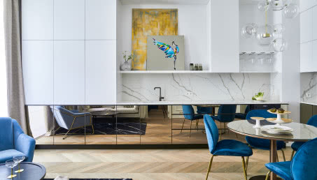 Niewielkie mieszkanie w odcieniu Classic Blue