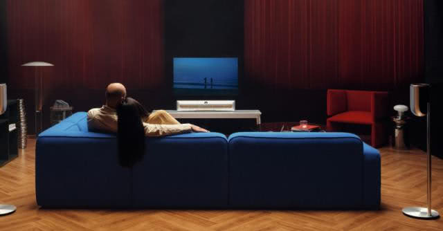 W nowoczesnych, klasycznych lub art deco aranżacjach sprzęty B&O przypominają rzeźbiarskie obiekty.