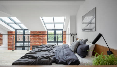 Łóżko na antresoli - ciekawe pomysły na aranżację małej przestrzeni!