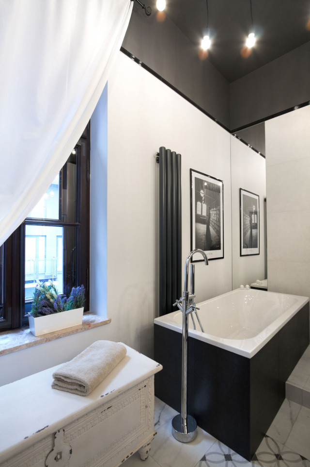 Czarno biała łazienka