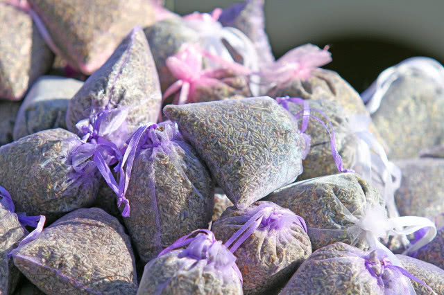 woreczki z lawendą do szafy odstraszające mole ubraniowe