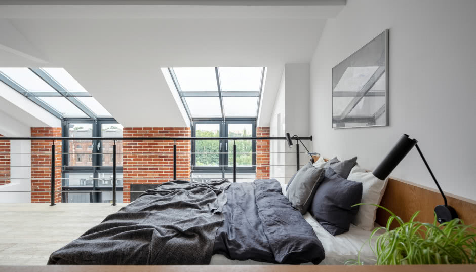 Łóżko na antresoli - ciekawe pomysły na aranżację małej przestrzeni!