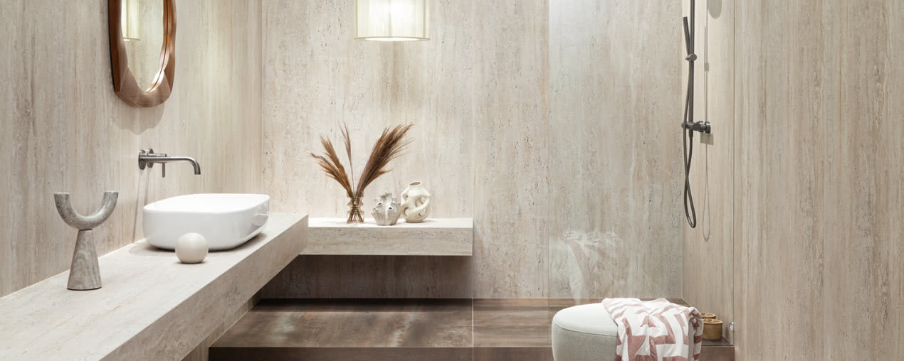 Trend tile drenching. Łazienka, w której kolor i materiał grają główną rolę