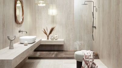 Trend tile drenching. Łazienka, w której kolor i materiał grają główną rolę
