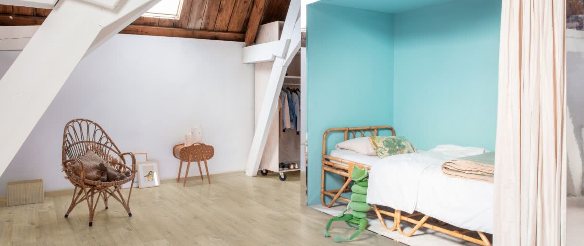 Jak zaaranżować poddasze? Podłoga jako fundament funkcjonalnej przestrzeni 