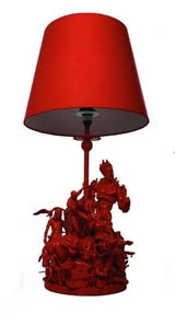 Lampa z podstawą z plastikowych figurek herosów,...