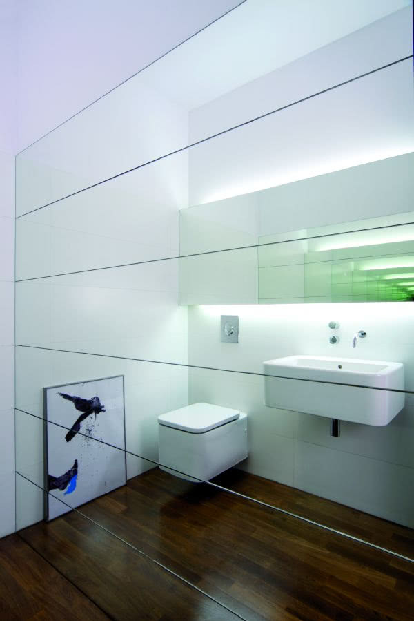 W białej łazience (gościnnej) można za to...