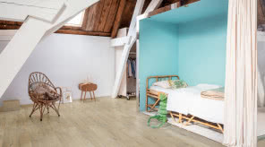 Jak zaaranżować poddasze? Podłoga jako fundament funkcjonalnej przestrzeni