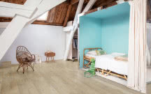 Jak zaaranżować poddasze? Podłoga jako fundament funkcjonalnej przestrzeni