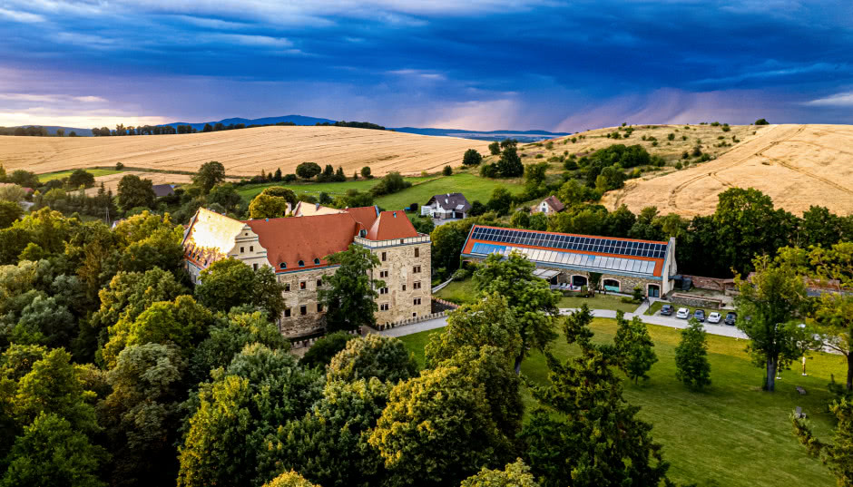 Zmysłowy odpoczynek jesienią w renesansowym zamku