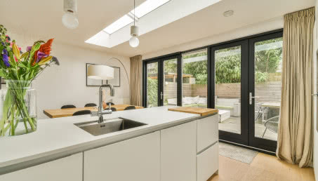 Świetlik dachowy - pomysły na nowoczesne aranżacje we wnętrzu!