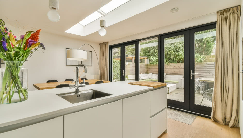 Świetlik dachowy - pomysły na nowoczesne aranżacje we wnętrzu!