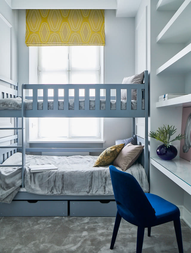 Łóżko piętrowe w pokoju dziecka