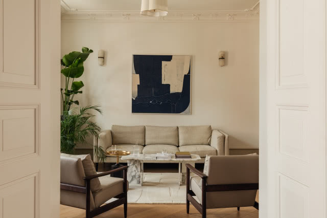 Salon w beżowych odcieniach