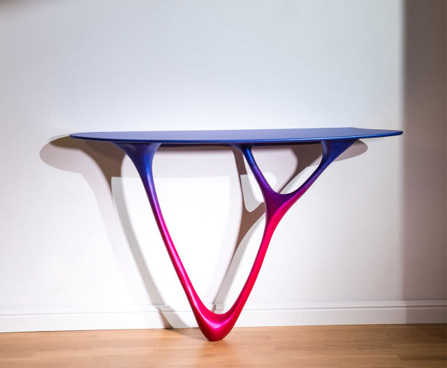 kolorowa konsola na jednej nodze