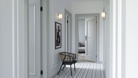 Jakie wykończenia drzwi kreują atmosferę przytulności we wnętrzu?