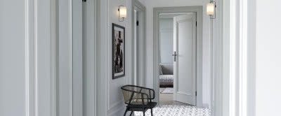 Jakie wykończenia drzwi kreują atmosferę przytulności we wnętrzu?