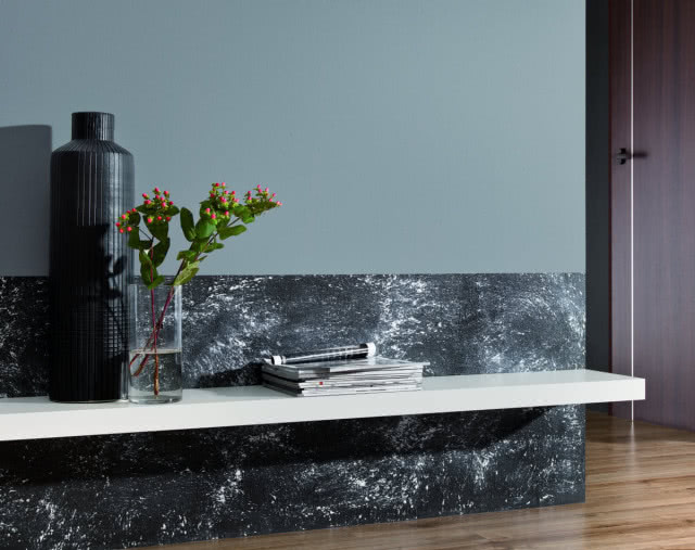 Jednowarstwowa strukturalna farba Metallici MAGNAT Style na bazie akrylu, dzięki której można uzyskać warstwę dekoracyjną z metalicznymi cząstkami, do wyboru w kolorze srebrnym, złotym, miedzianym i grafitowym, MAGNAT